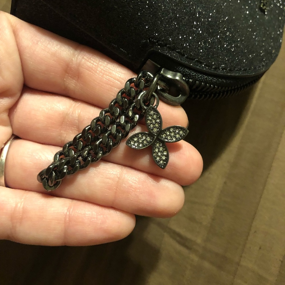 ❤️SOLD❤️Michael Kors Alex black glitter cosmetic - Picture 3 of 8